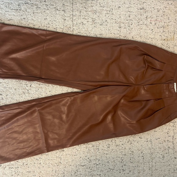 NOT FOR SALE  Les Filles wide leg pleated vegan leather pants NWT size M - Picture 6 of 16